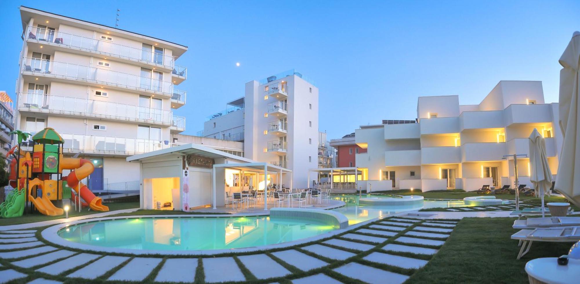 Marina Junior Suite 4 Stelle S กาออร์เล ภายนอก รูปภาพ