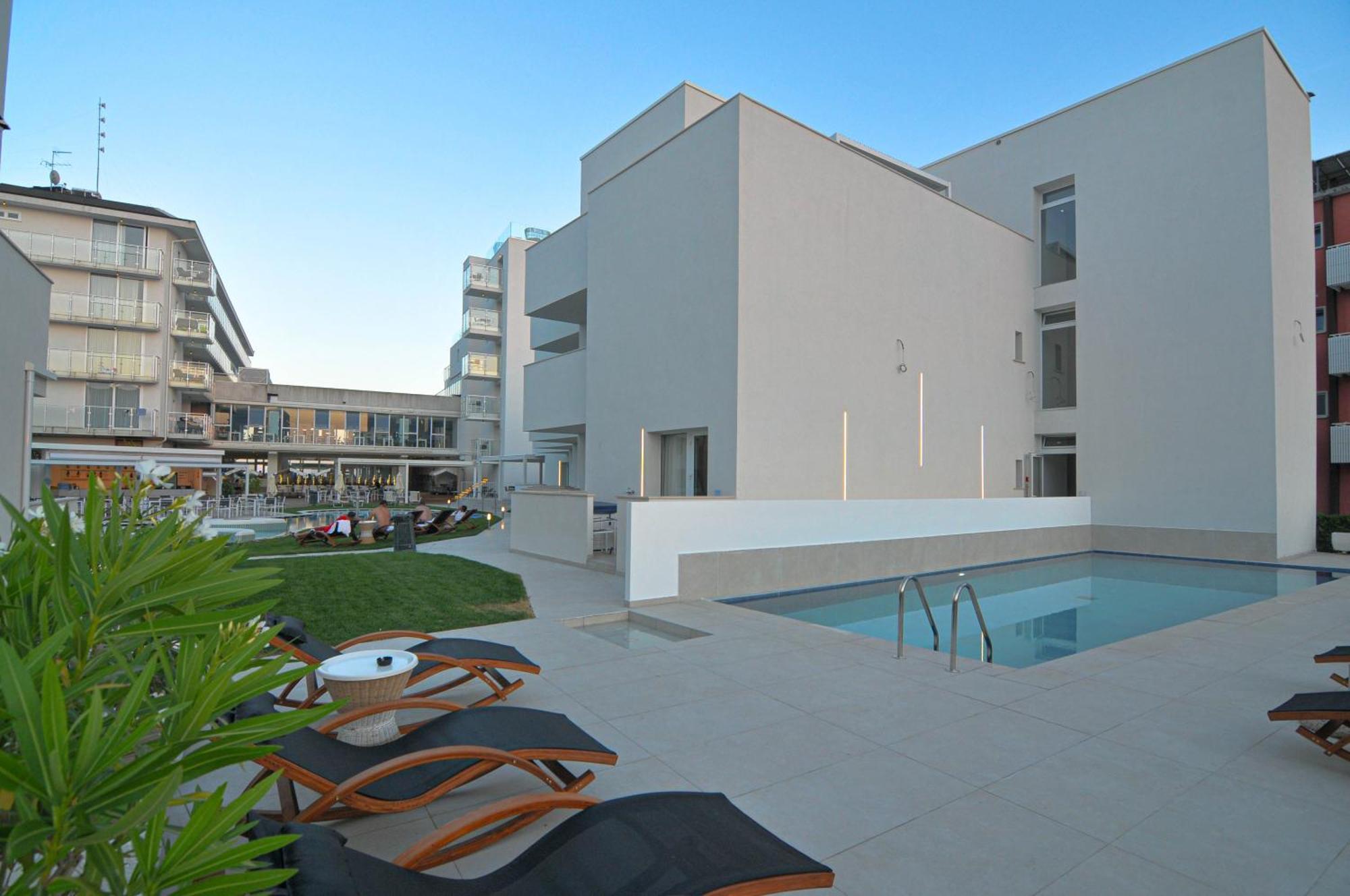 Marina Junior Suite 4 Stelle S กาออร์เล ภายนอก รูปภาพ