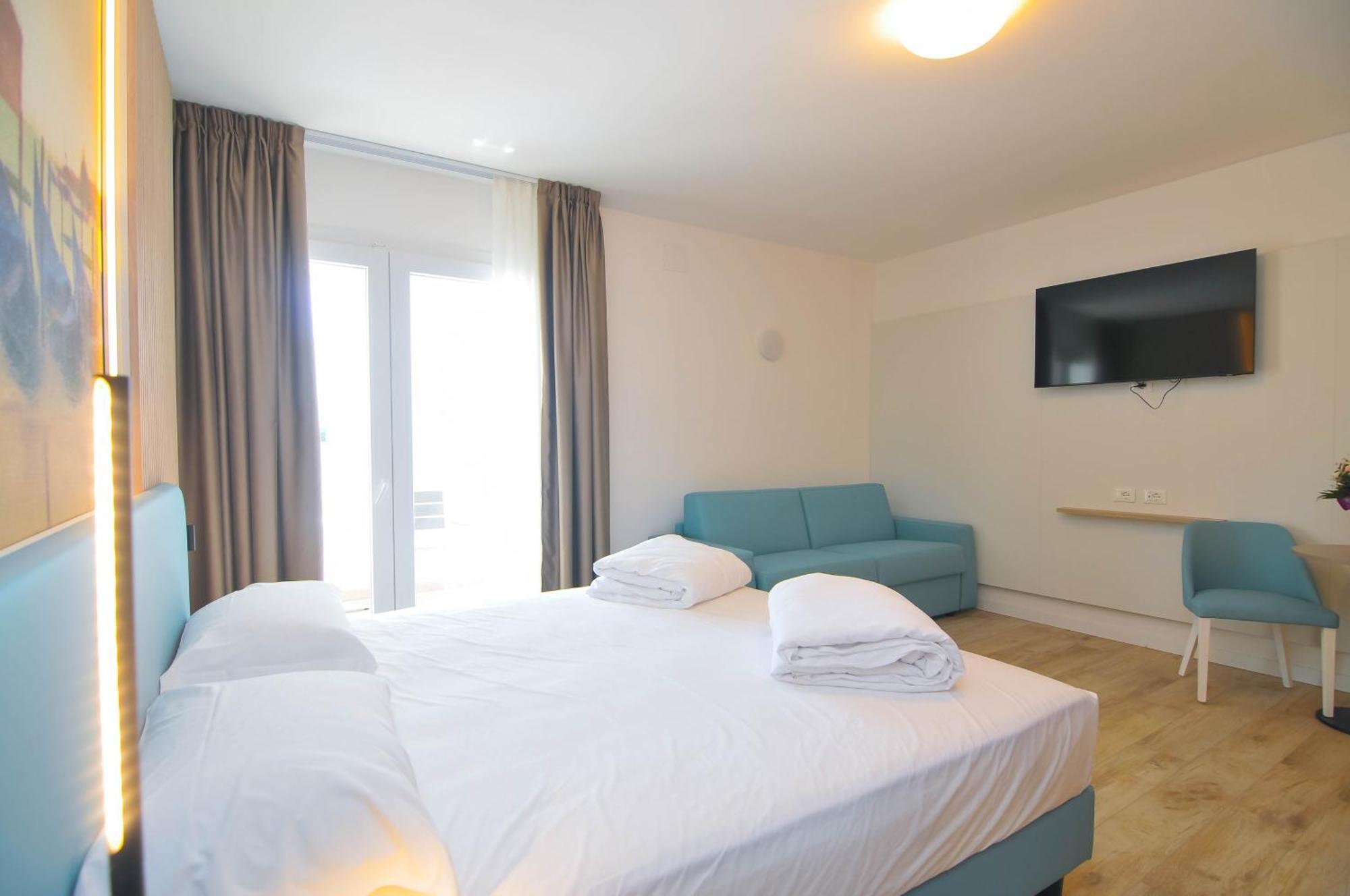 Marina Junior Suite 4 Stelle S กาออร์เล ภายนอก รูปภาพ